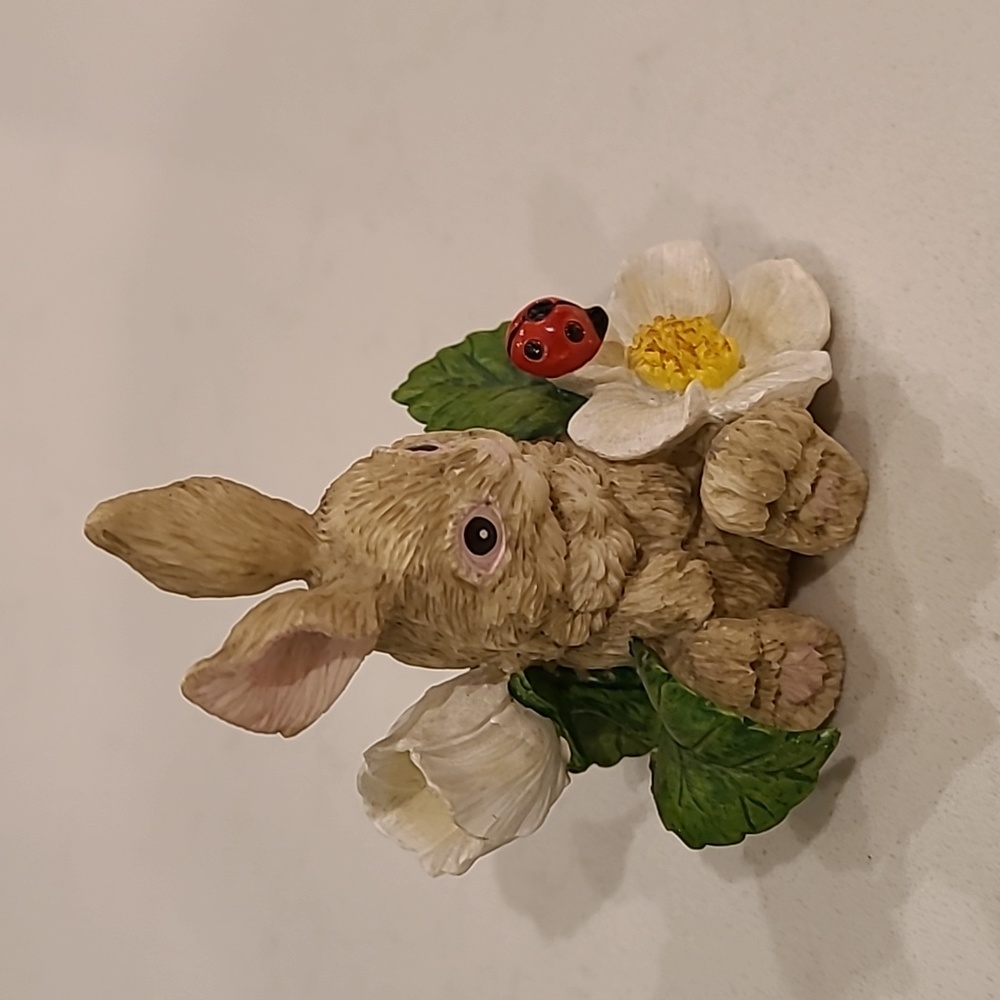 Easter Bunny 🐰 Spring Decor - Picture 2 of 5